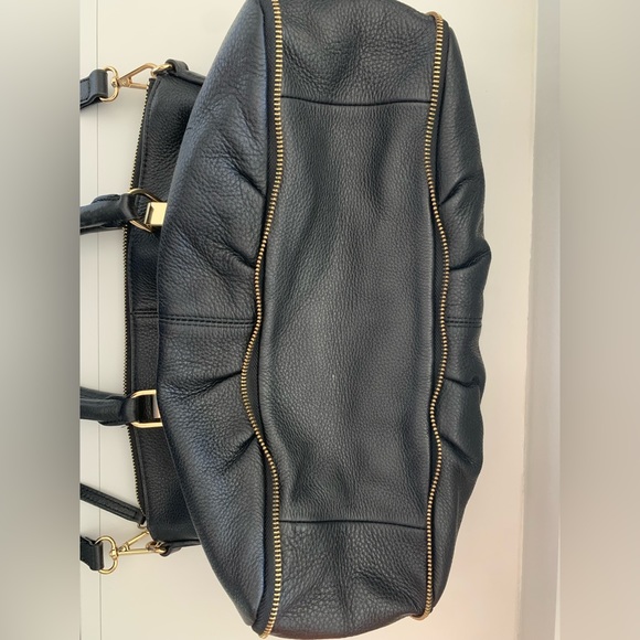 Vince Camuto Shoulder Bag in Black Leather with Gold Hardware - Picture 4 of 8